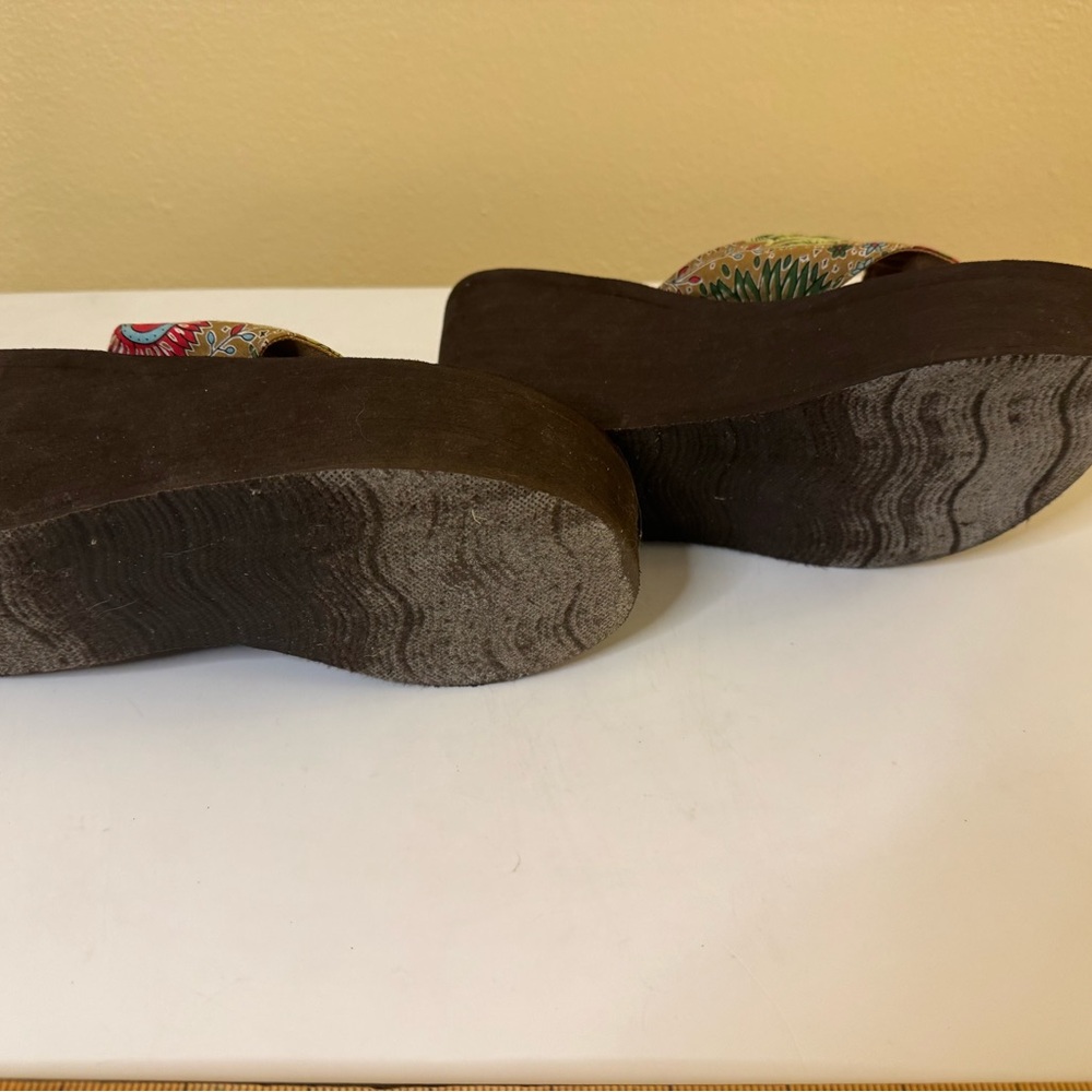 Rocket Dog Women's Sandals - Brown with Floral Pattern. Preloved - Picture 5 of 5